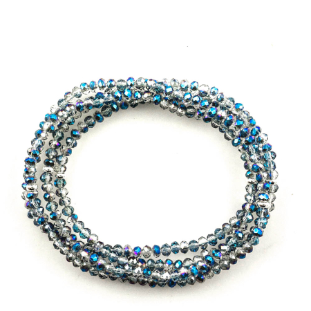 Bracelet 4-fois élast verre gris acier avec des reflets bleu rondelles facettés
