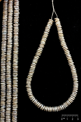 Rang Perles de culture d'eau douce blanches argentées rondelles avec noyau