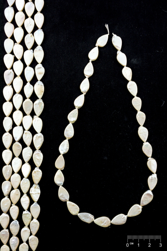 Rang Perles de culture d'eau douce blanches avec noyau